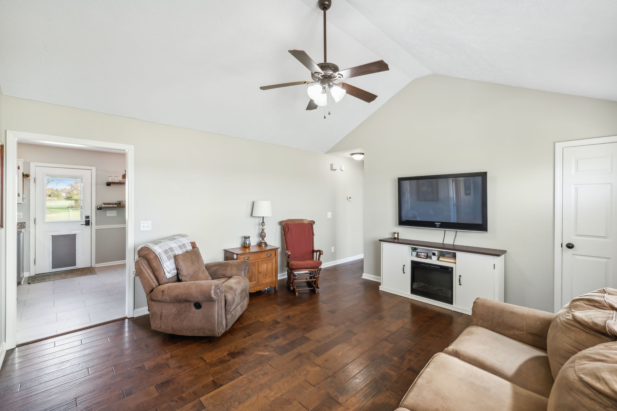 1055 Anderton Road Bell Buckle, TN 37020 - Photo 10 of 51 a living room with furniture and a flat screen tv