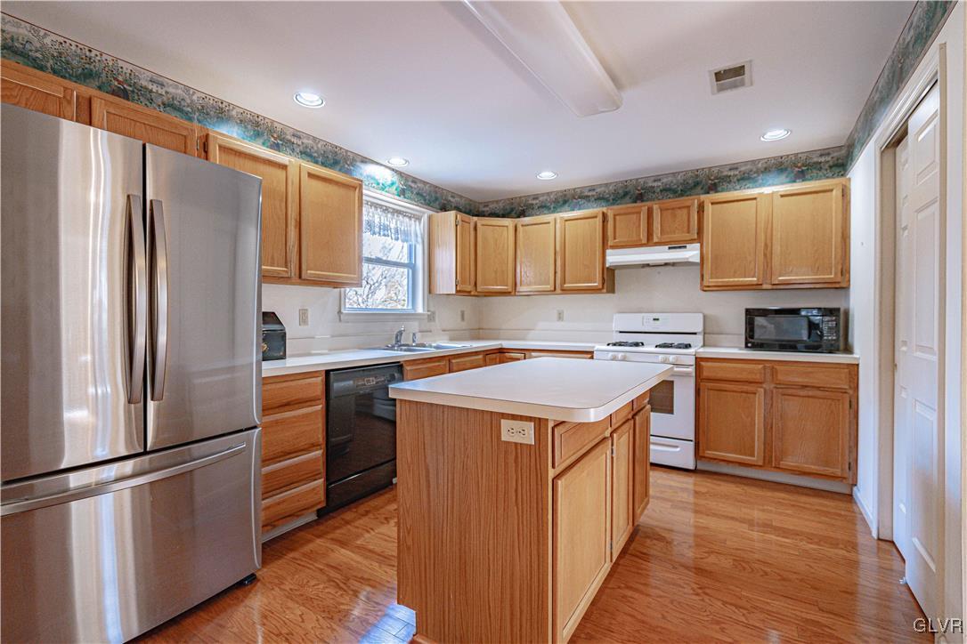 946 Merrivale Road Bethlehem, PA 18017 - Photo 8 of 31 Gallery Image 8
