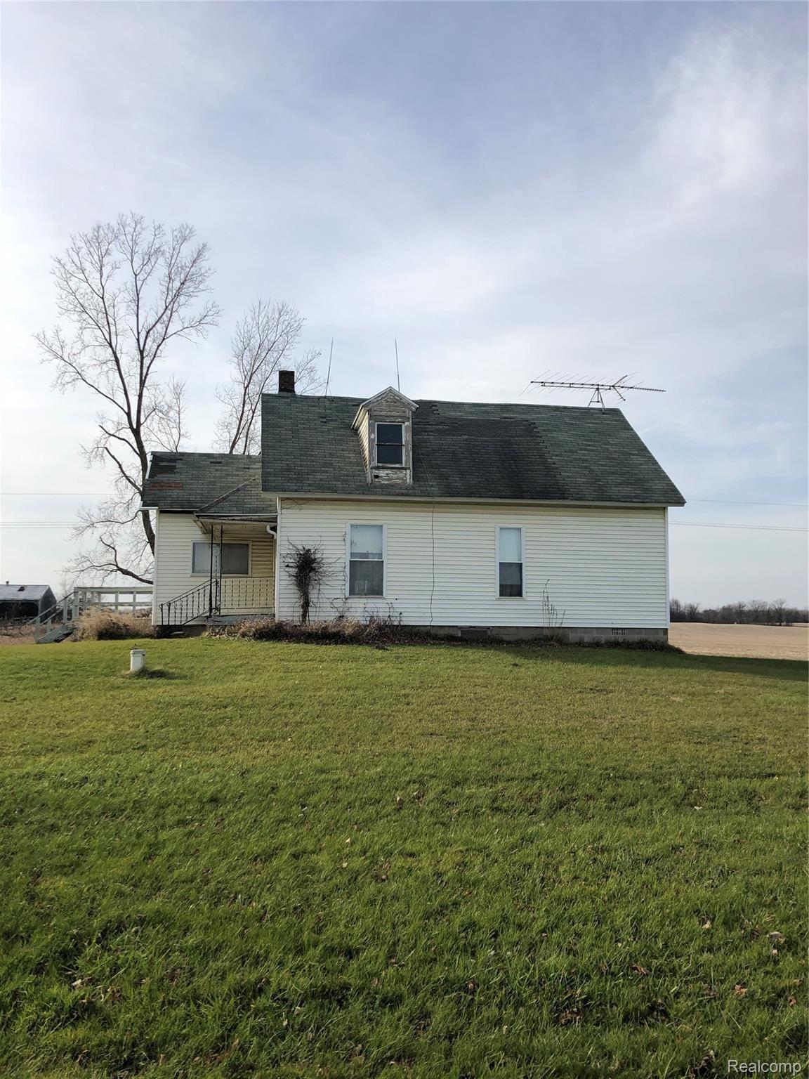 8655 North Nicholson Road Fowlerville, MI 48836 - Photo 2 of 32 D18142C2-A8E5-4A42-B620-11BF28EB93A4.jpeg