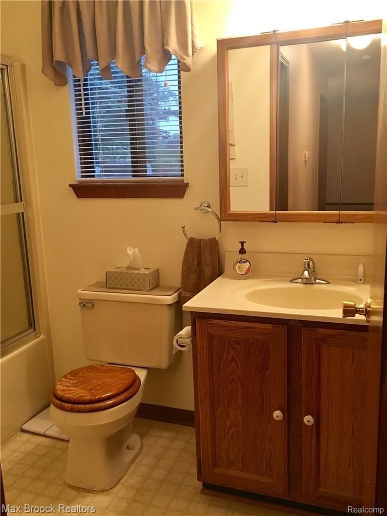 3175 West Maple Road Wixom, MI 48393 - Photo 19 of 22 Photo May 25, 8 35 07 PM.jpg