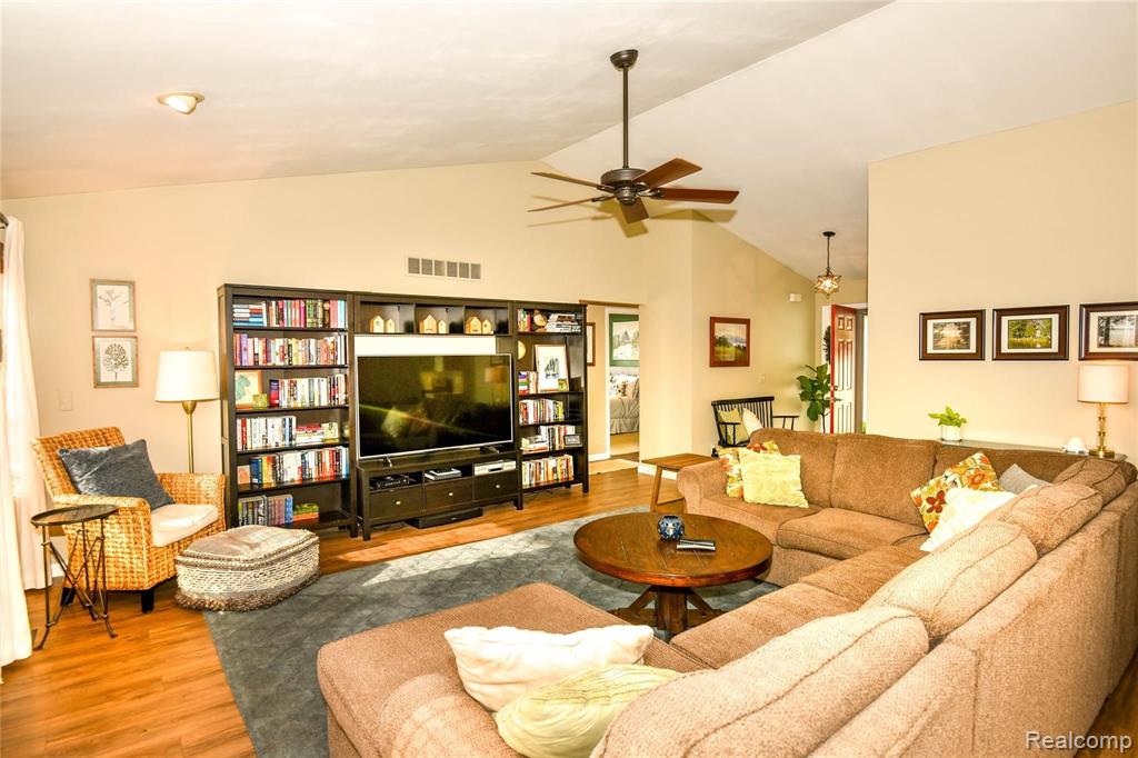 554 Curzon Road Rochester Hills, MI 48307 - Photo 10 of 35