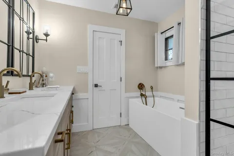 $1,149,000 | 1 Jerry Lane, Glen Cove, NY 11542