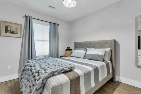 $1,149,000 | 1 Jerry Lane, Glen Cove, NY 11542