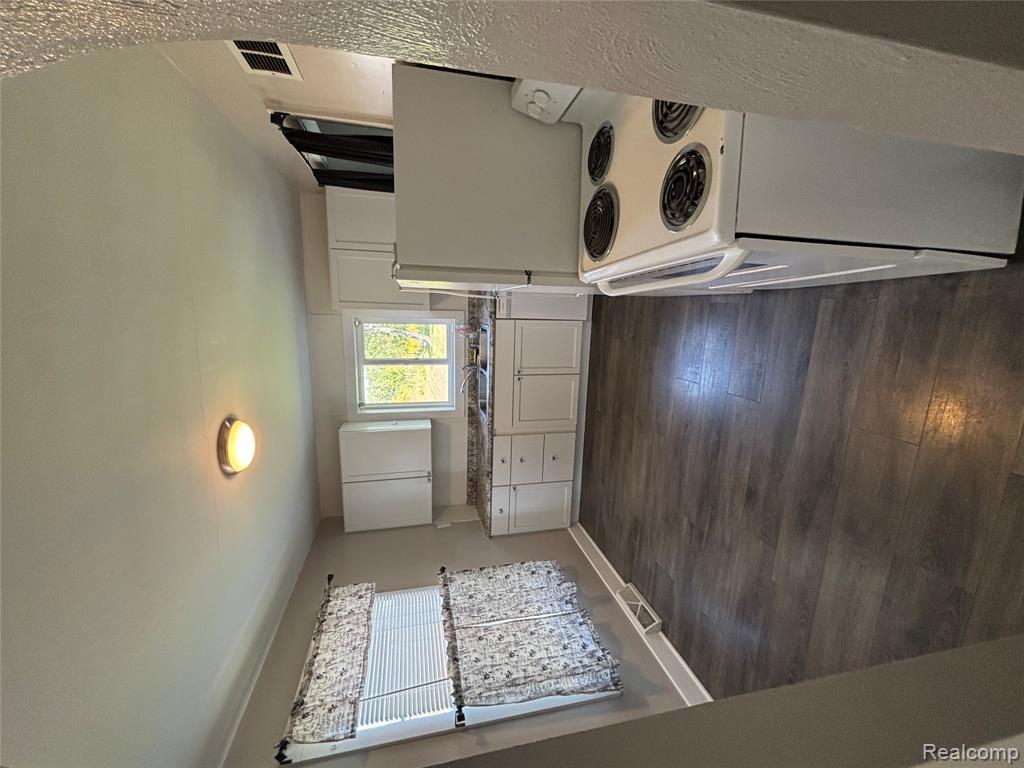 9047 Davison Road Davison, MI 48423 - Photo 3 of 11