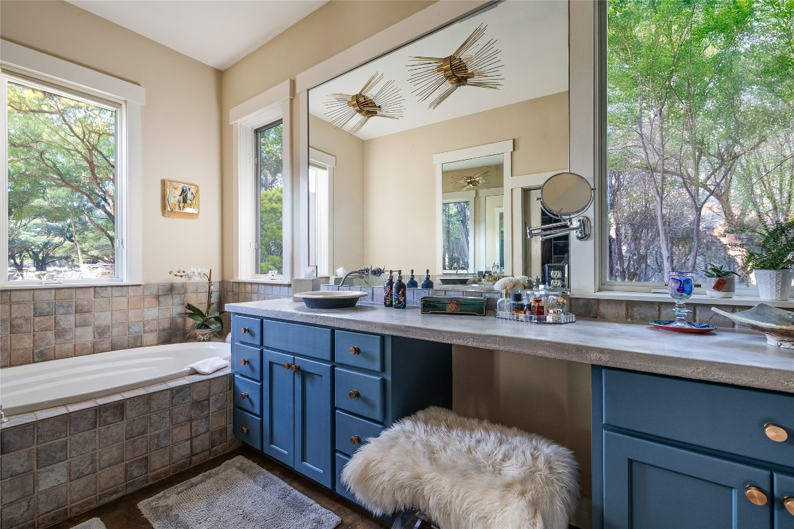 5818 Ranch Road 165 Blanco, TX 78606 - Photo 22 of 40 primary bath