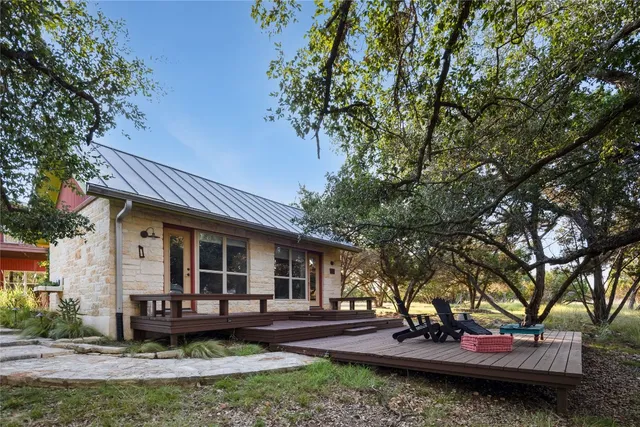a view of a house with backyard and sitting area