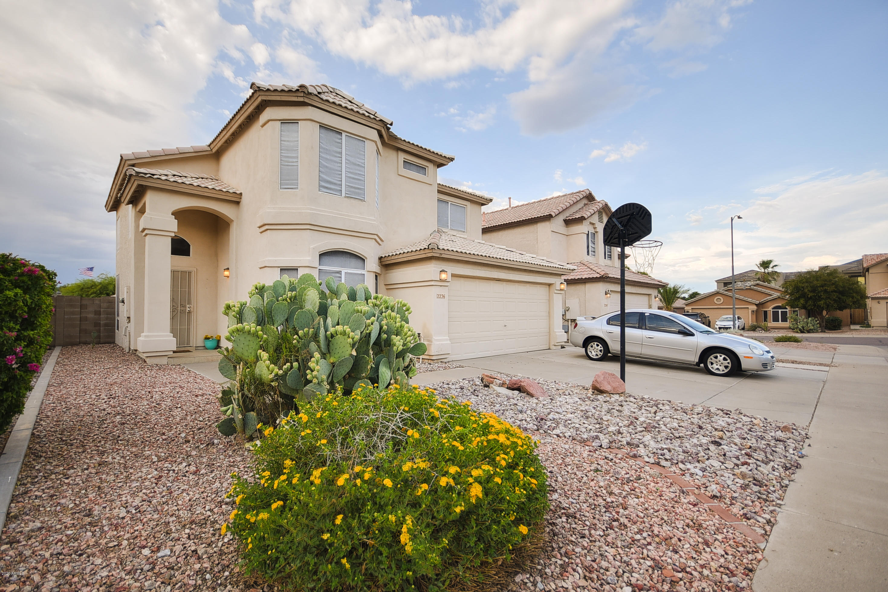 2236 East Escuda Road Phoenix, AZ 85024 - Photo 2 of 33 1-2