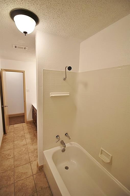 112 Trailwood Road Enchanted Oaks, TX 75156 - Photo 12 of 15 a bathroom with a tub and a sink