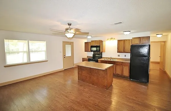 $1,395 | 112 Trailwood Road, Enchanted Oaks, TX 75156