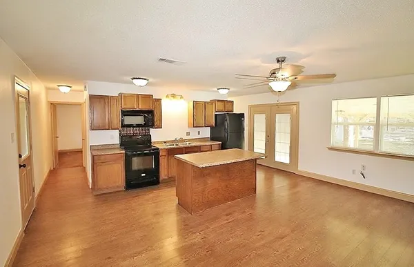 $1,395 | 112 Trailwood Road, Enchanted Oaks, TX 75156