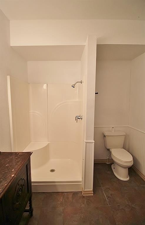 112 Trailwood Road Enchanted Oaks, TX 75156 - Photo 6 of 15 a bathroom with a sink a toilet and shower