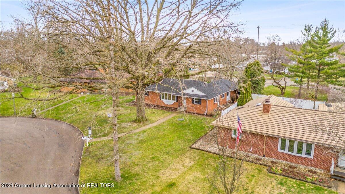2803 South Cambridge Road Lansing, MI 48911 - Photo 2 of 68 07-Media Jett-1