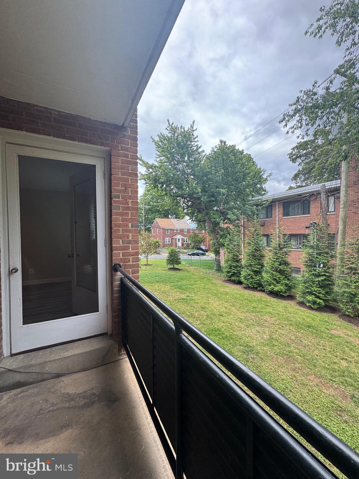 500 South Courthouse Road, Unit 5 Arlington, VA 22204 - Photo 10 of 16 a view of outdoor space and a window
