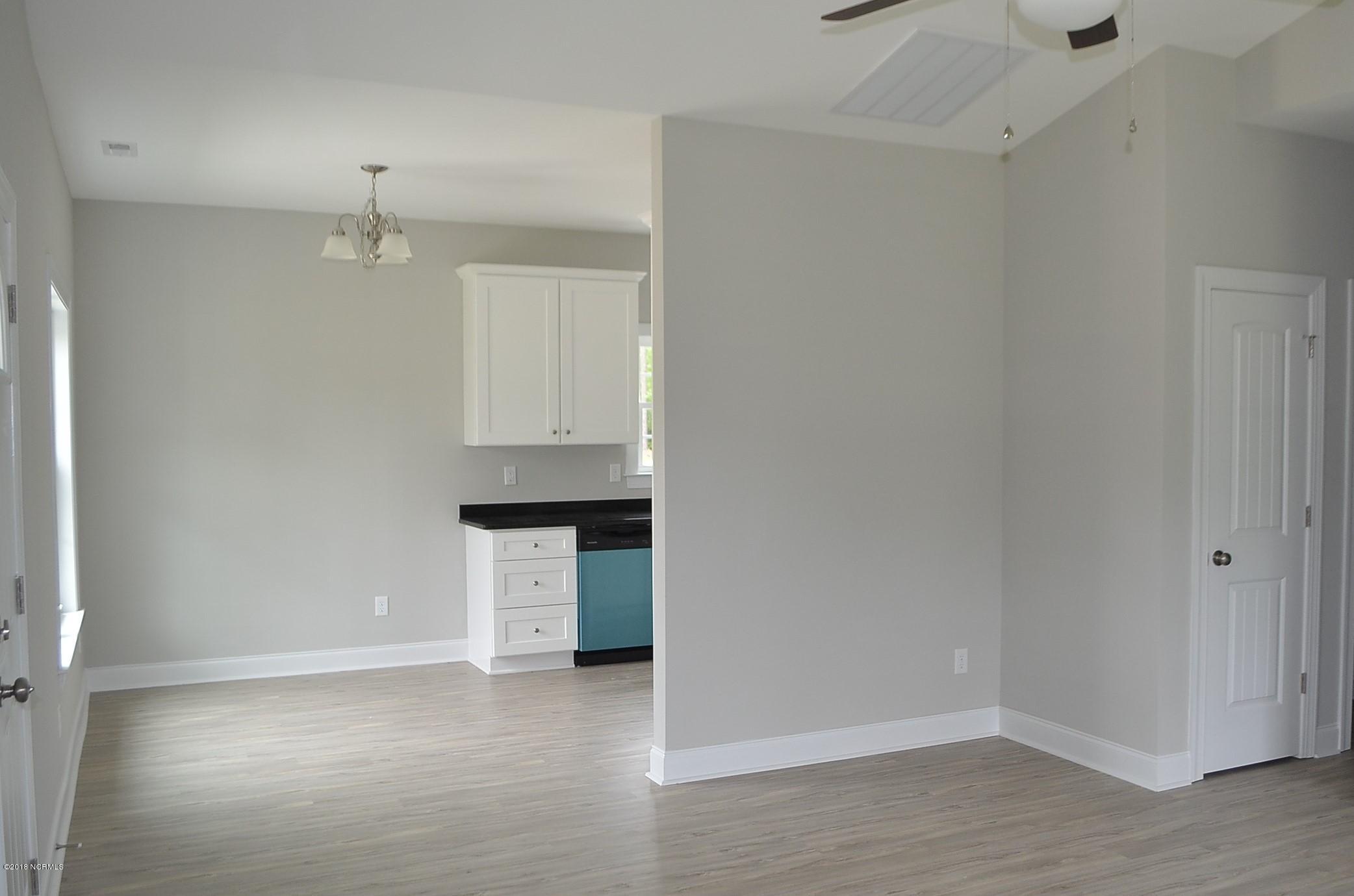 384 Dwight Street Holly Ridge, NC 28445 - Photo 5 of 13 DSC_1058