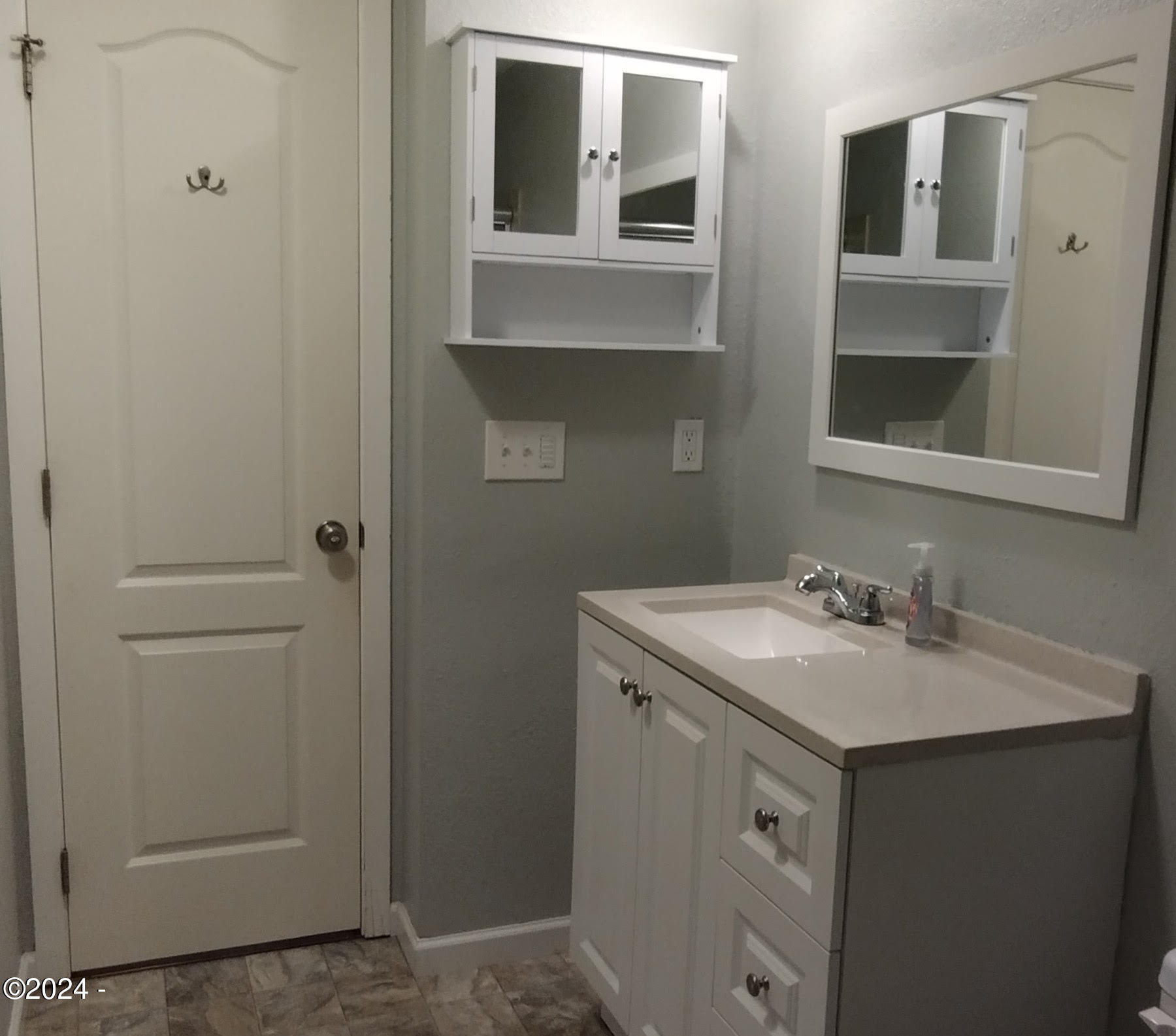 630 Southwest Fall Street Newport, OR 97365 - Photo 15 of 28 Modern and Cute!