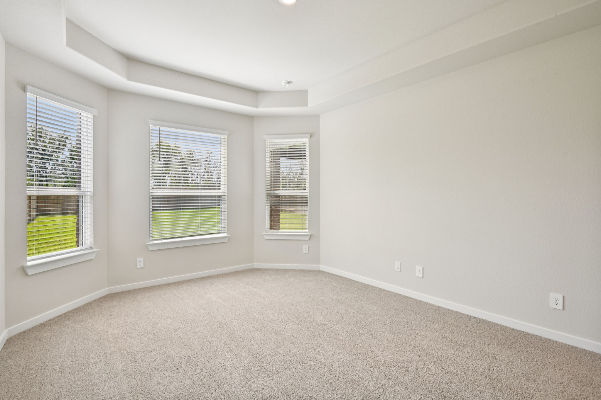 2843 Dark Lantern Drive Rosenberg, TX 77471 - Photo 15 of 49 an empty room with windows