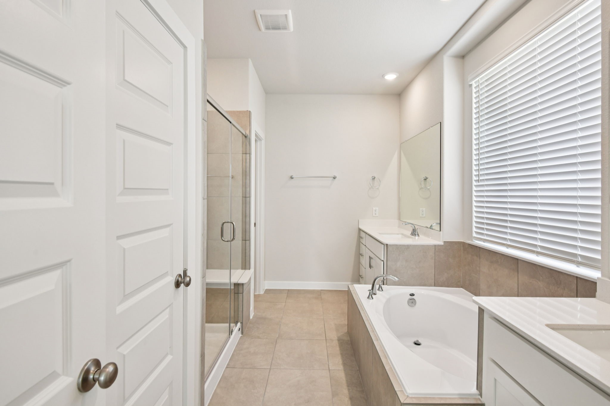 2843 Dark Lantern Drive Rosenberg, TX 77471 - Photo 19 of 49 a bathroom with a tub sink and mirror