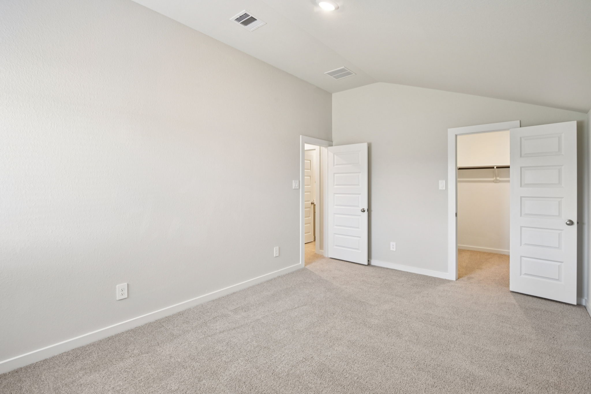 2843 Dark Lantern Drive Rosenberg, TX 77471 - Photo 32 of 49 an empty room with closet area