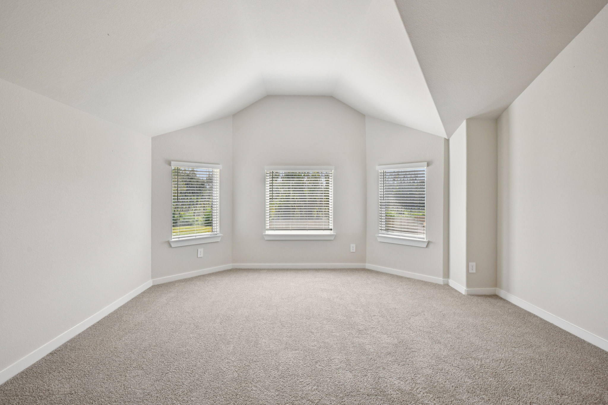 2843 Dark Lantern Drive Rosenberg, TX 77471 - Photo 35 of 49 an empty room with windows