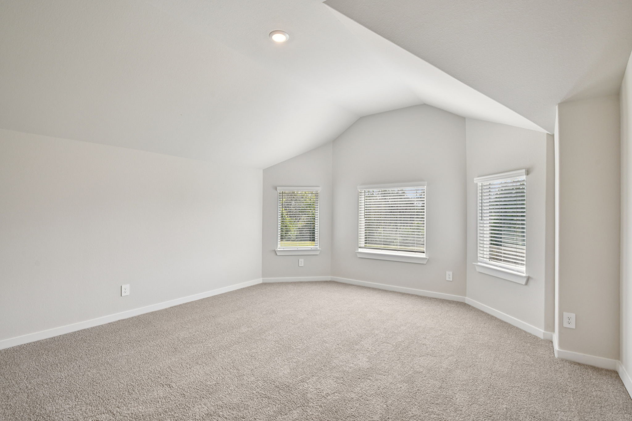 2843 Dark Lantern Drive Rosenberg, TX 77471 - Photo 36 of 49 an empty room with windows