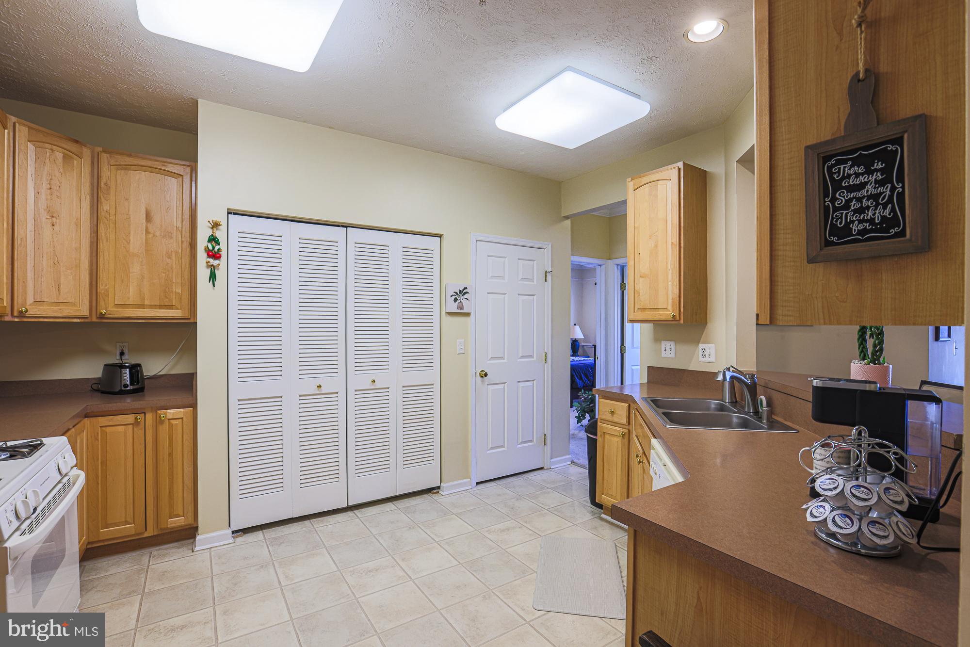 5348 Glenthorne Court, Unit 5348 Baltimore, MD 21237 - Photo 12 of 27 Kitchen