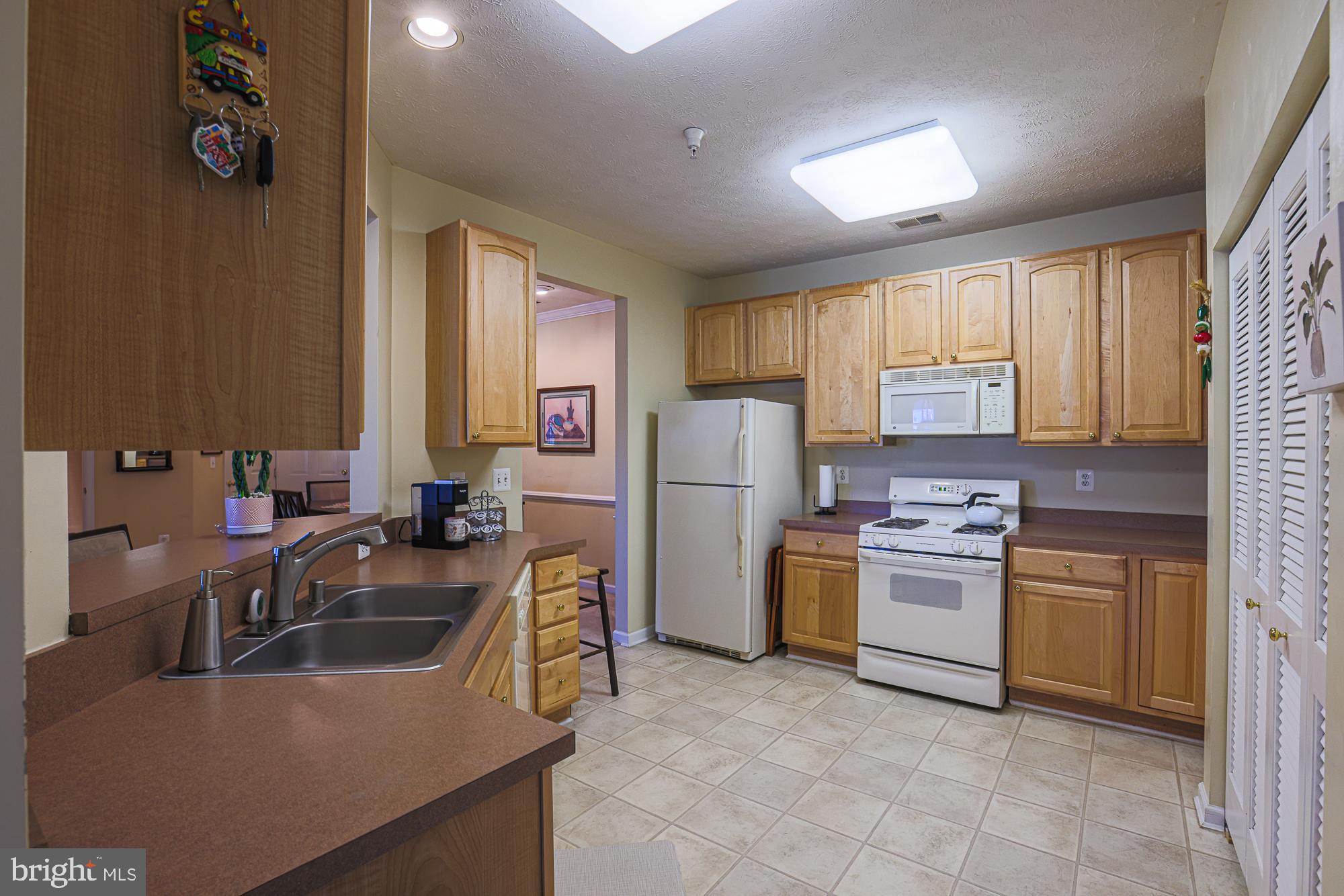 5348 Glenthorne Court, Unit 5348 Baltimore, MD 21237 - Photo 13 of 27 Kitchen