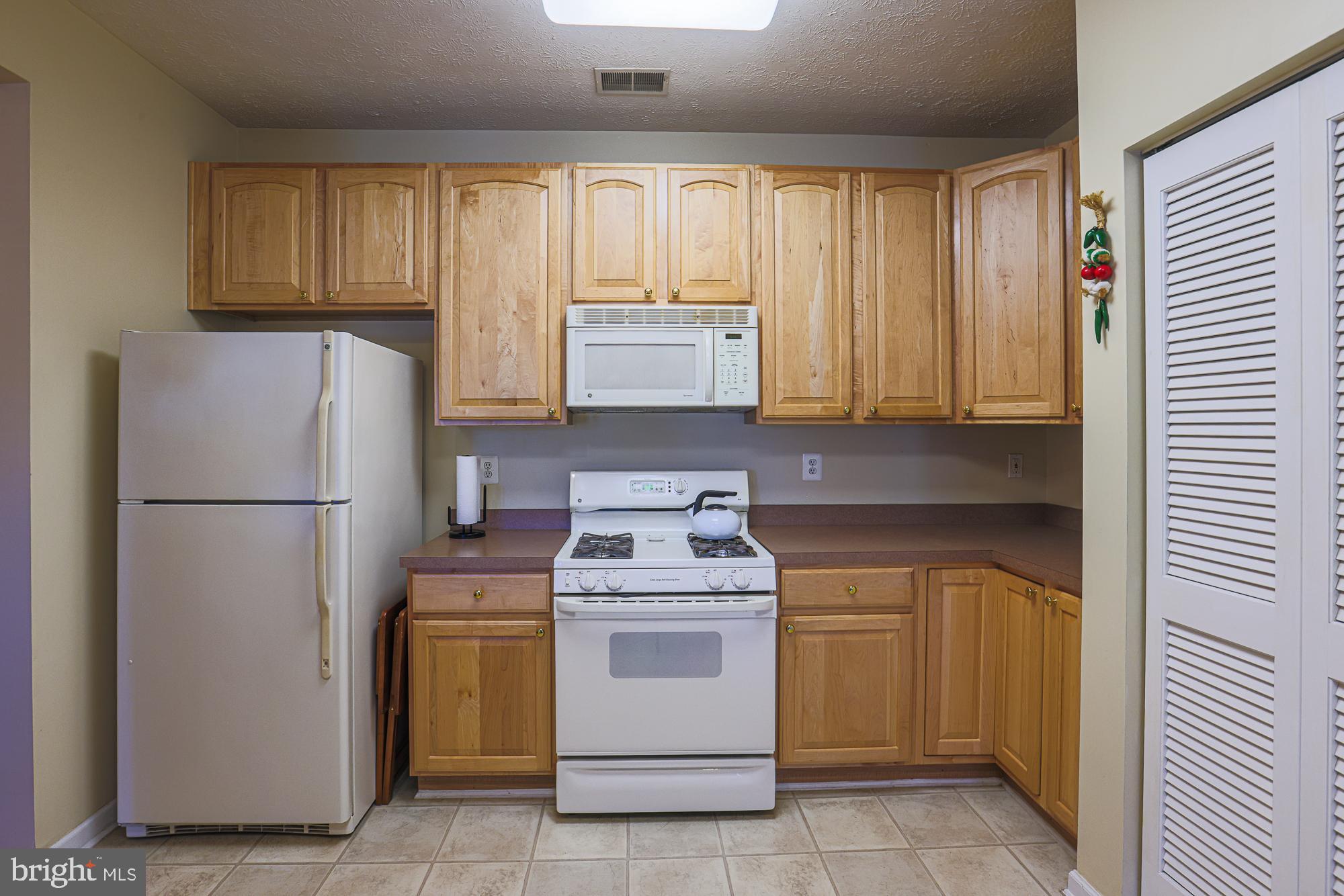 5348 Glenthorne Court, Unit 5348 Baltimore, MD 21237 - Photo 14 of 27 Kitchen