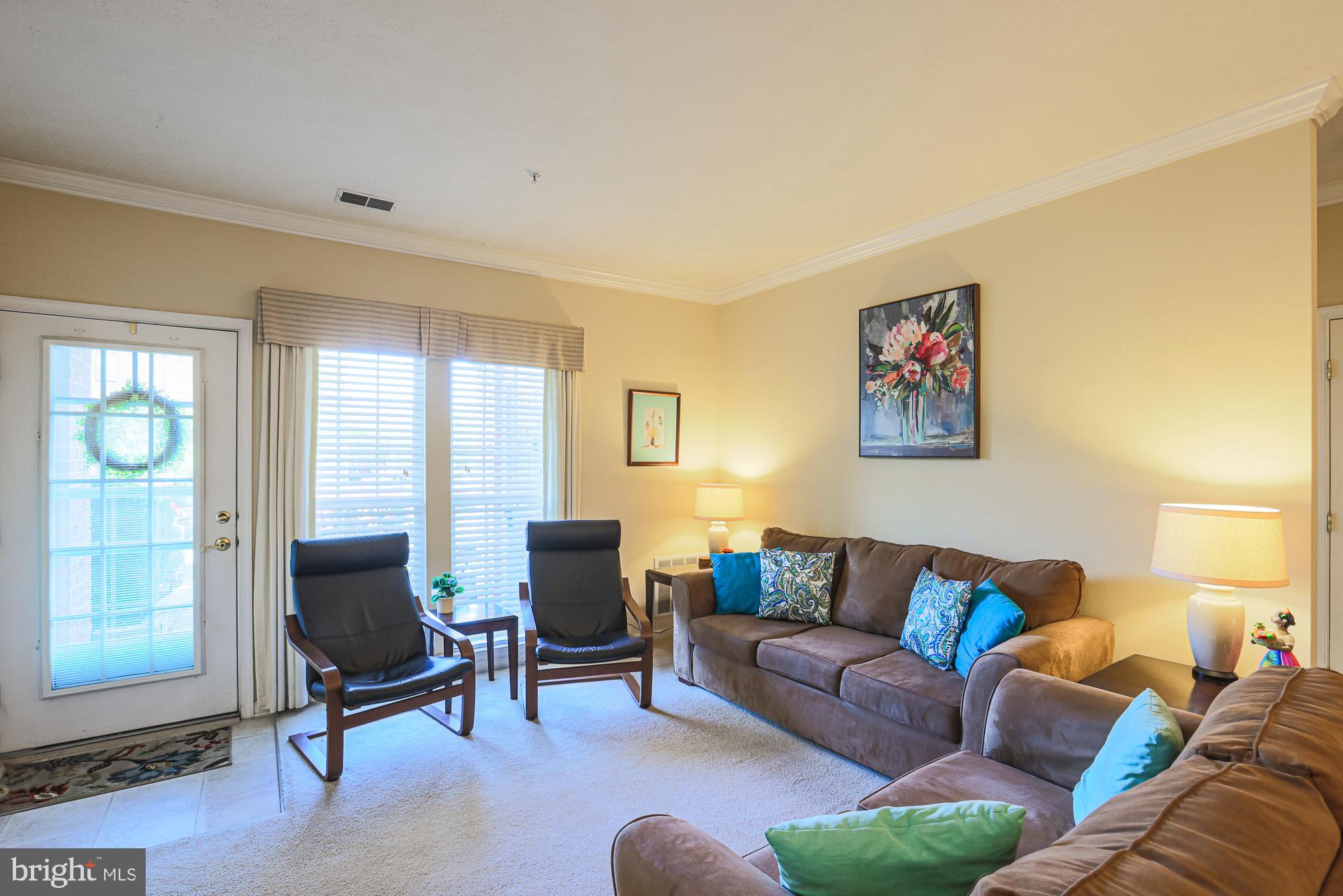 5348 Glenthorne Court, Unit 5348 Baltimore, MD 21237 - Photo 8 of 27 Living Room