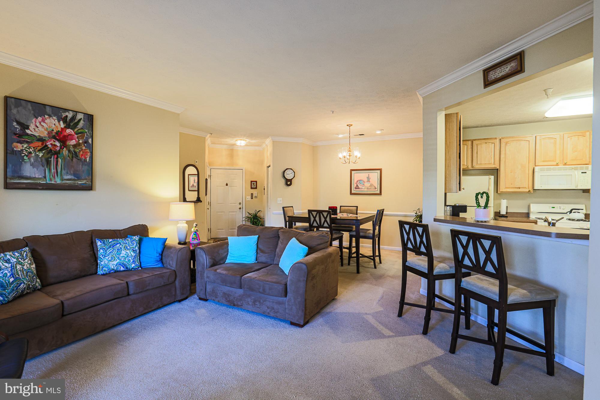 5348 Glenthorne Court, Unit 5348 Baltimore, MD 21237 - Photo 9 of 27 Living Room