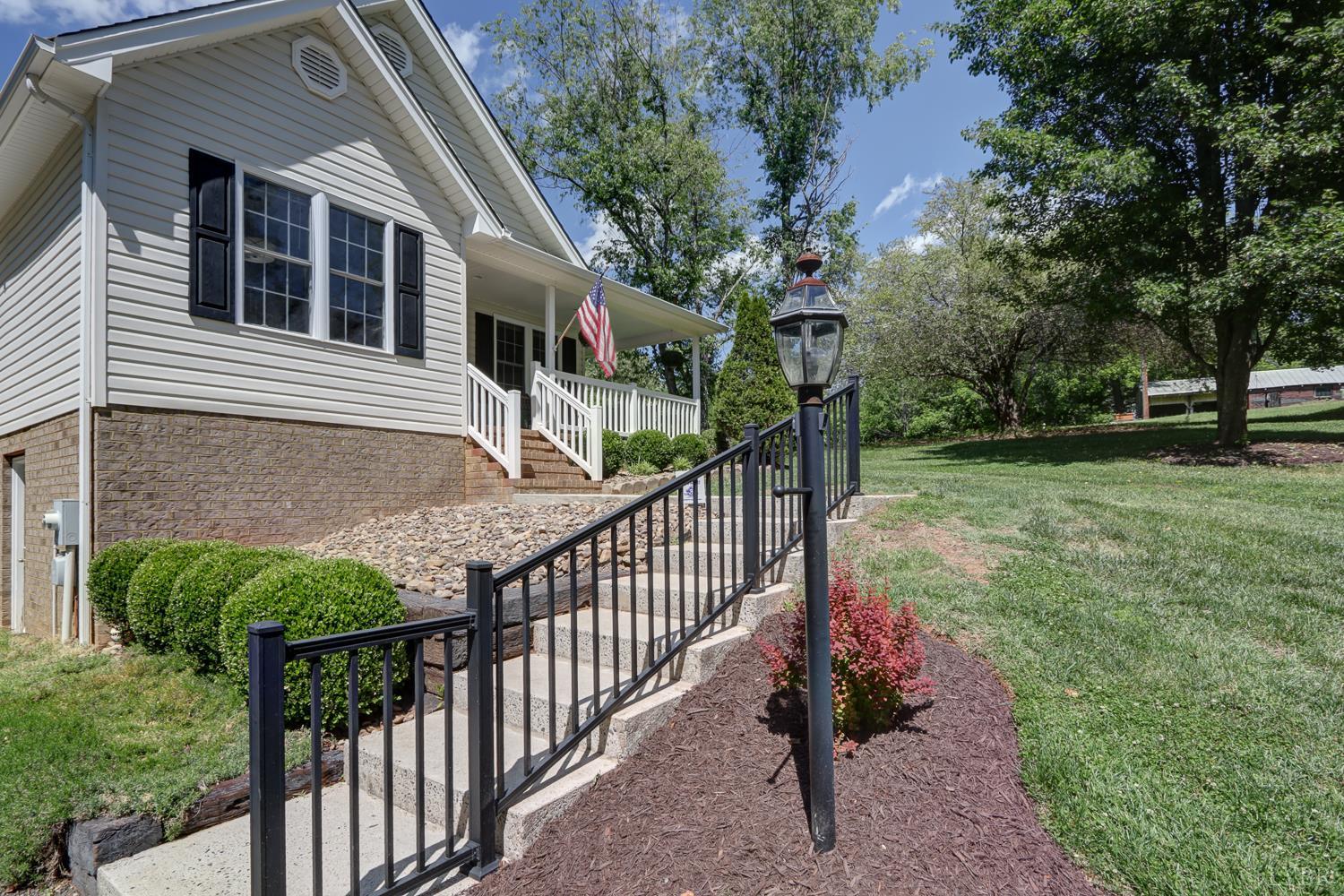 433 Stratford Road Concord, VA 24538 - Photo 3 of 84