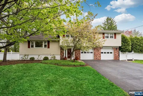 $1,100,000 | 485 Eisenhower Court, Wyckoff, NJ 07481