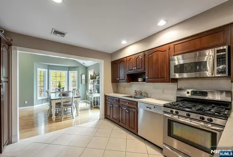 $1,100,000 | 485 Eisenhower Court, Wyckoff, NJ 07481