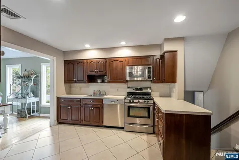 $1,100,000 | 485 Eisenhower Court, Wyckoff, NJ 07481