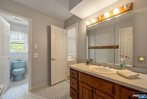 $1,100,000 | 485 Eisenhower Court, Wyckoff, NJ 07481