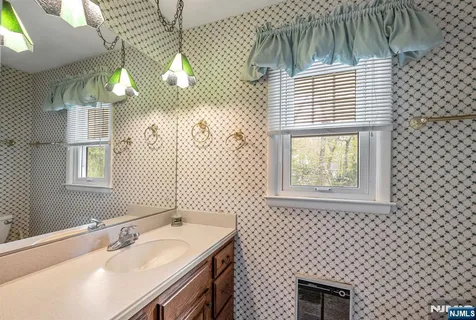 $1,100,000 | 485 Eisenhower Court, Wyckoff, NJ 07481