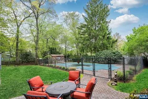 $1,100,000 | 485 Eisenhower Court, Wyckoff, NJ 07481