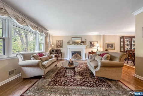 $1,100,000 | 485 Eisenhower Court, Wyckoff, NJ 07481