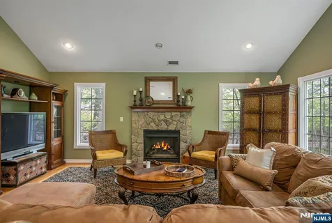 $1,100,000 | 485 Eisenhower Court, Wyckoff, NJ 07481