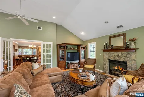 $1,100,000 | 485 Eisenhower Court, Wyckoff, NJ 07481