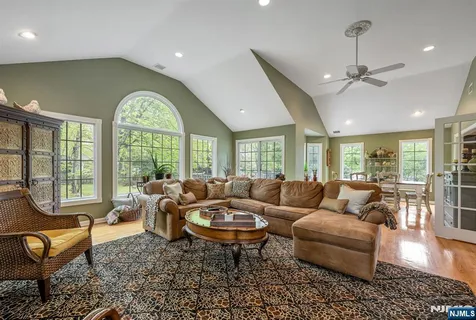 $1,100,000 | 485 Eisenhower Court, Wyckoff, NJ 07481