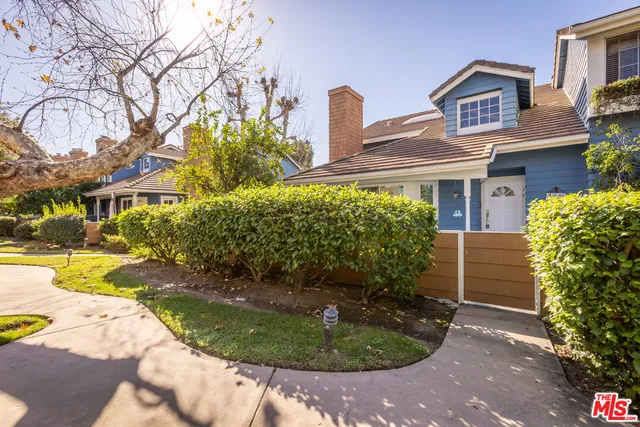 $5,800 | 18721 Hatteras Street, Unit 10, Tarzana, CA 91356