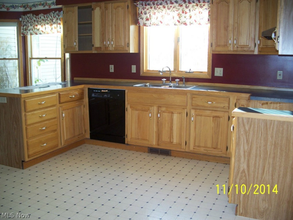 7918 Boneta Road Wadsworth, OH 44281 - Photo 3 of 10 Gallery Image 3