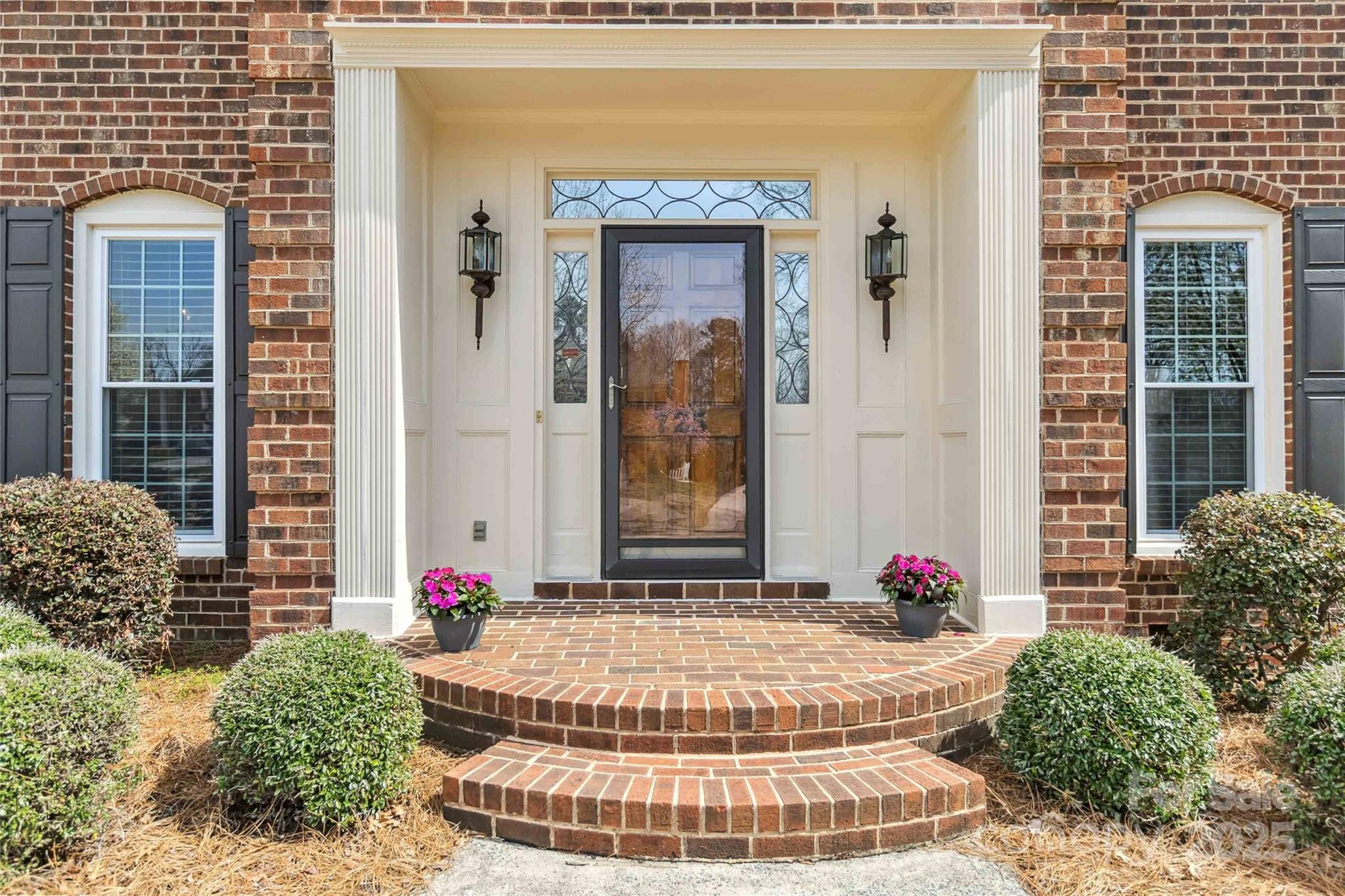 725 Stanhope Lane Matthews, NC 28105 - Photo 4 of 46 a front view of a house