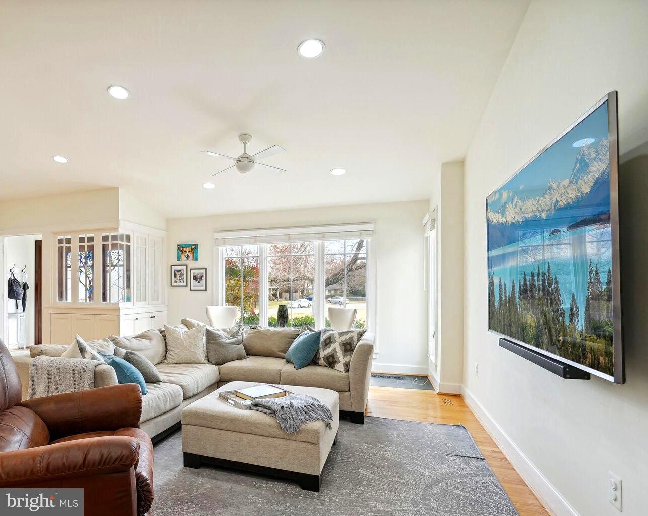 9829 Singleton Drive Bethesda, MD 20817 - Photo 5 of 29