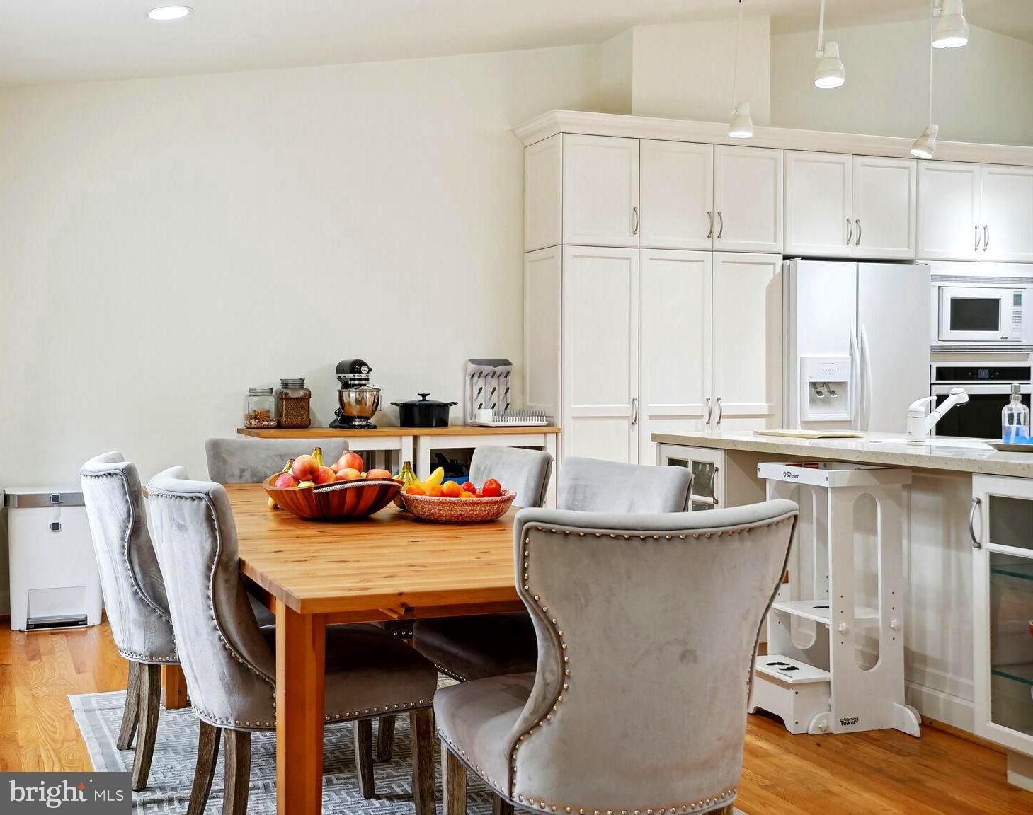 9829 Singleton Drive Bethesda, MD 20817 - Photo 7 of 29