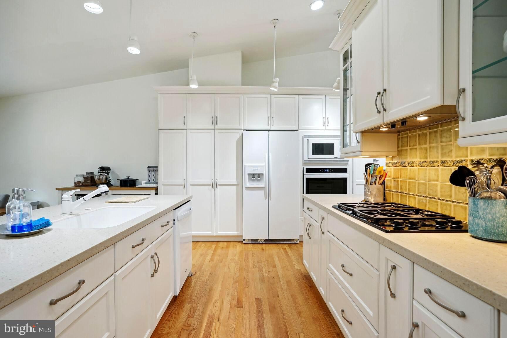 9829 Singleton Drive Bethesda, MD 20817 - Photo 9 of 29