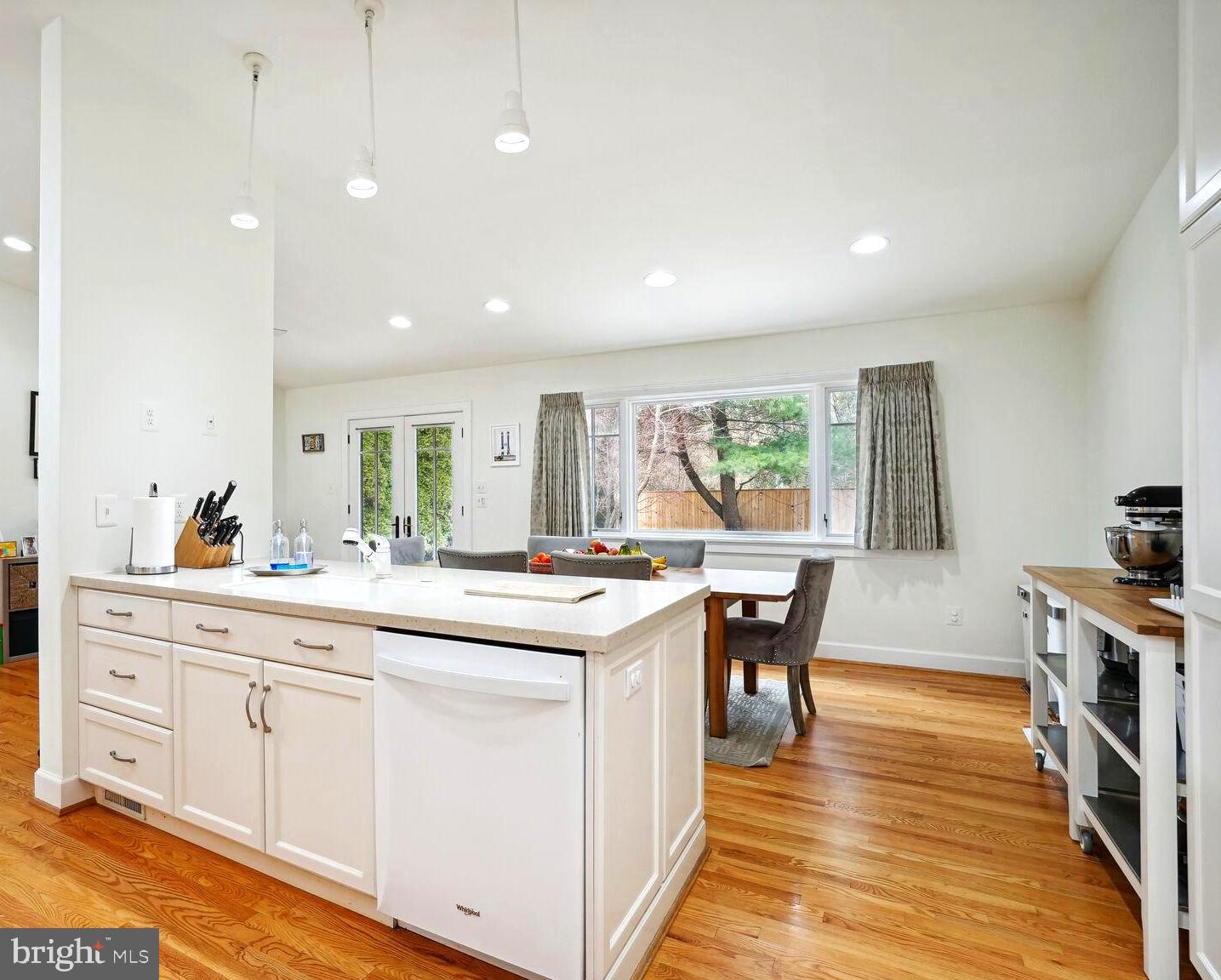 9829 Singleton Drive Bethesda, MD 20817 - Photo 10 of 29