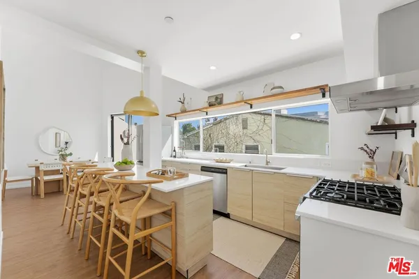 $2,085,600 | 1244 14th Street, Unit E, Santa Monica, CA 90404