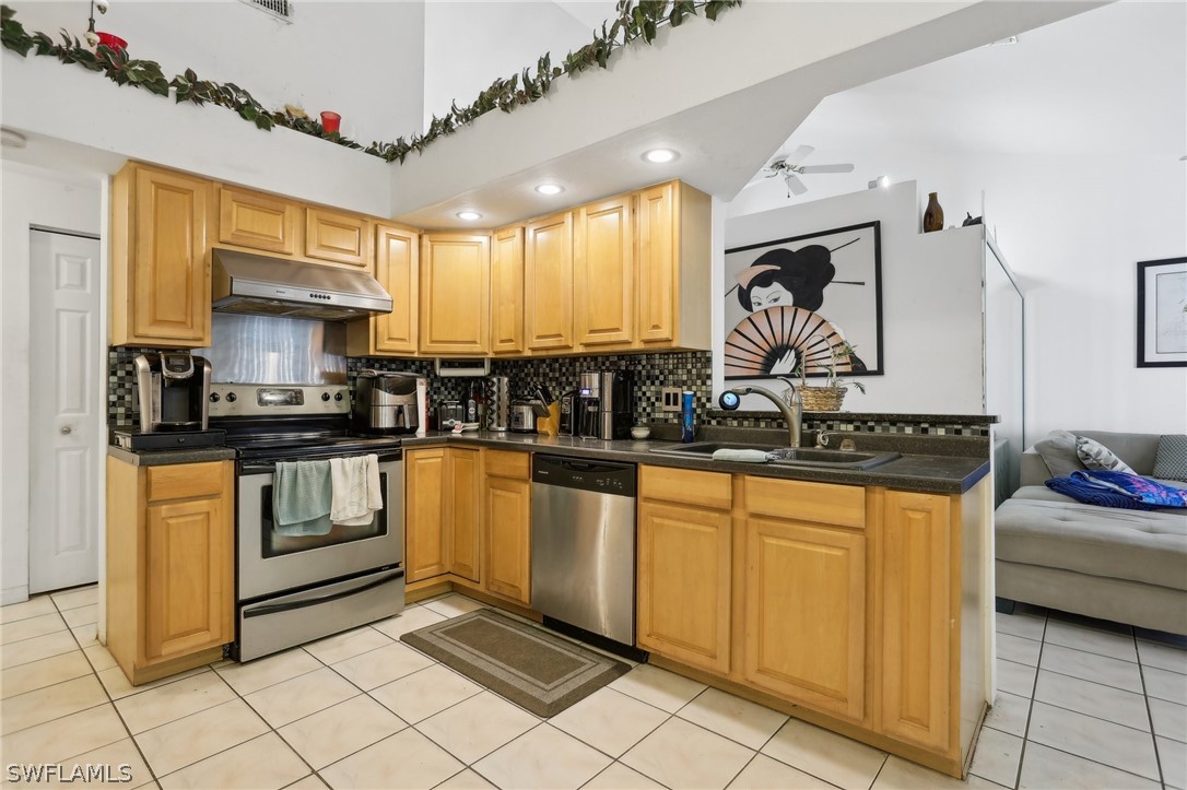 15270 Cricket Lane Fort Myers, FL 33919 - Photo 3 of 29