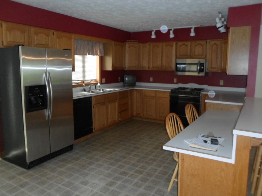 1504 Cardinal Circle Rochester, IN 46975 - Photo 2 of 16